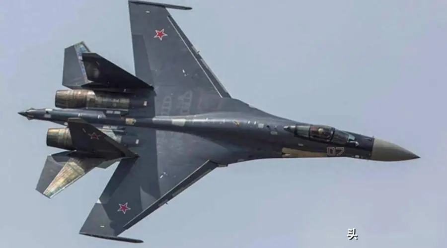 俄军苏-35S低空追捕 成功击落乌克兰FP-1自杀式无人机