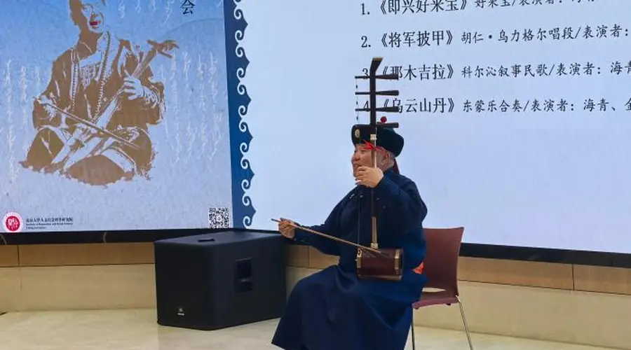 “归来的绝唱”科尔沁蒙古史诗唱谈会上 国家级非遗“好来宝”传承人献唱