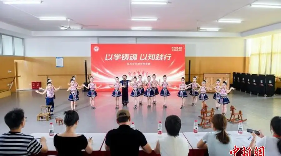 湖南青少年借信、舞、诗等丰富形式传承红色文化