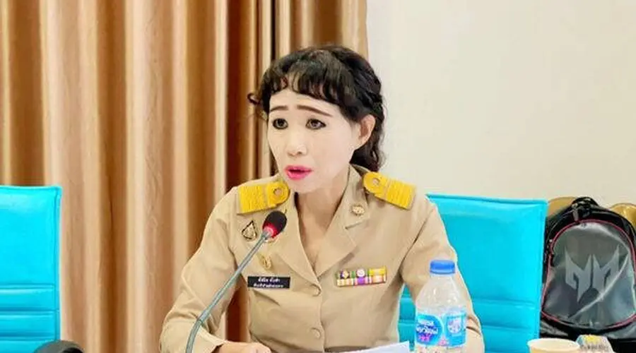 泰国也拉府女公务员公务照意外爆红 本人回应网友批评