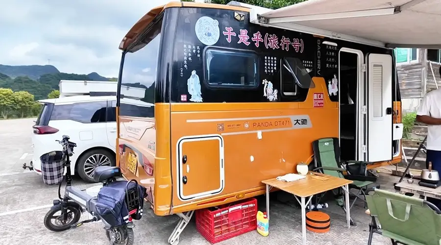黔山秀水景区房车小镇投用 40多名游客长期安家避暑