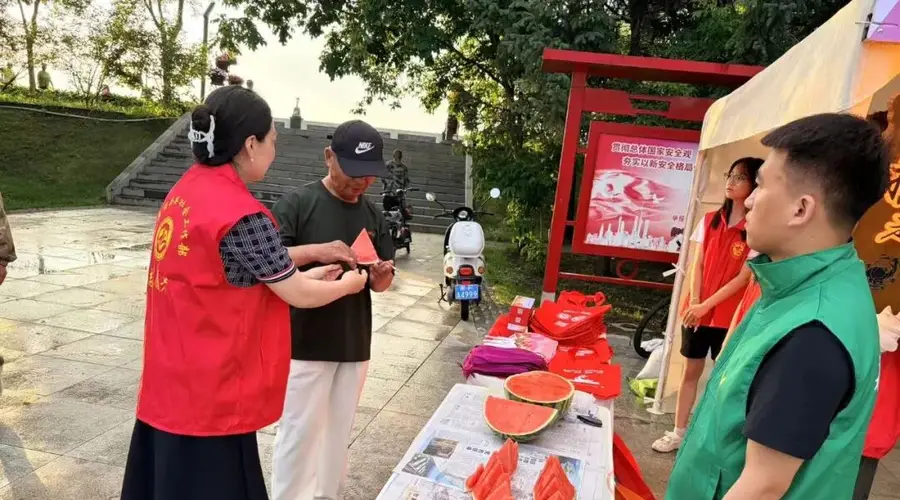 伊春多区县同步开展文明旅游志愿行动 千余名志愿者服务夏日旅游旺季