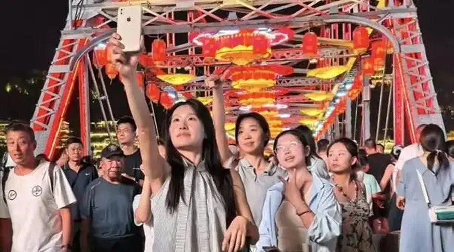 兰州夏夜烟火气 点亮全城夜经济活力