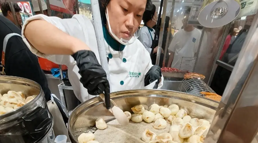 你发现没？如今超市悄悄大变样，早餐盒饭成为了标配，这是咋回事