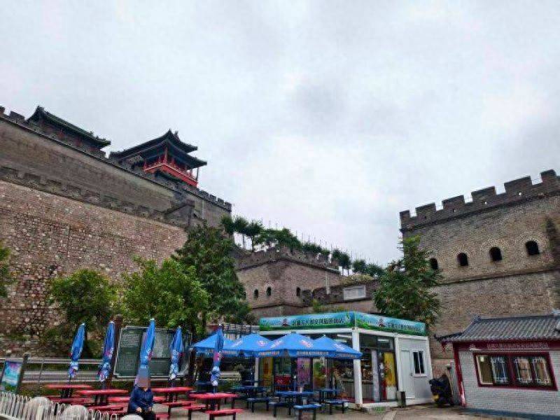北京旅游咨询服务站点调查：三十余年老名片如何焕新？记者四日实地走访探求升级之路