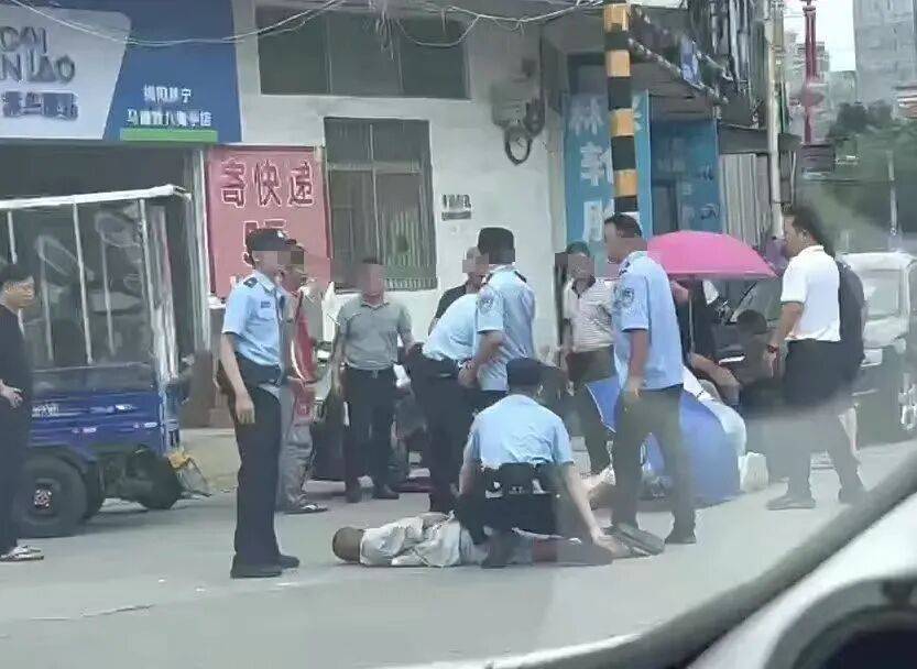 因不满征地补偿款收益分配，广东揭阳一男子当众持刀杀害村支书，二审维持死刑判决