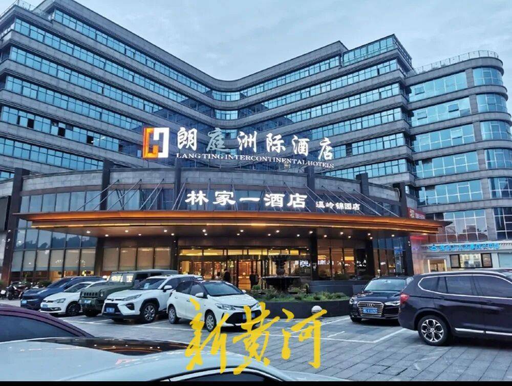 浙江一派出所被曝集体去KTV招异性陪侍，被纪委抓现行，爆料者：事发两年未通报，仅内部轻微处分