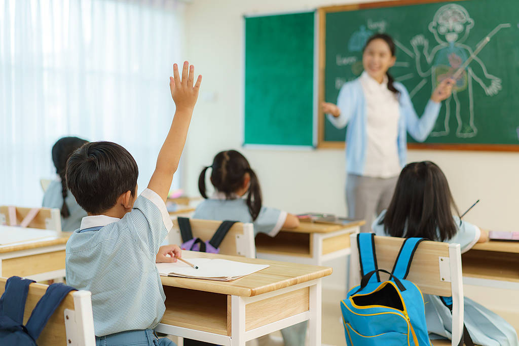 中小学老师困在“赛课”里，学生被遗忘在教室