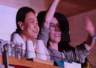 王菲现身那英演唱会 对着好友挥手比赞心情大好