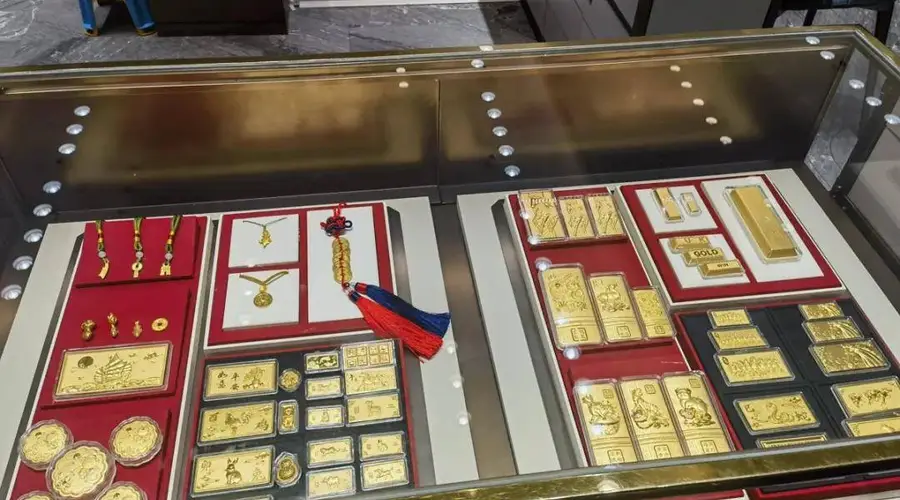 金价大跌!有商家囤货资产缩水百万元,“跌掉一辆迈巴赫”