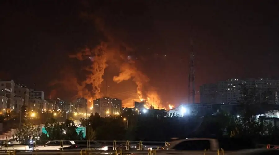 伊朗南部传出爆炸声,美军连炸伊朗两日,伊军:美军基地将经历“地狱般考验”!