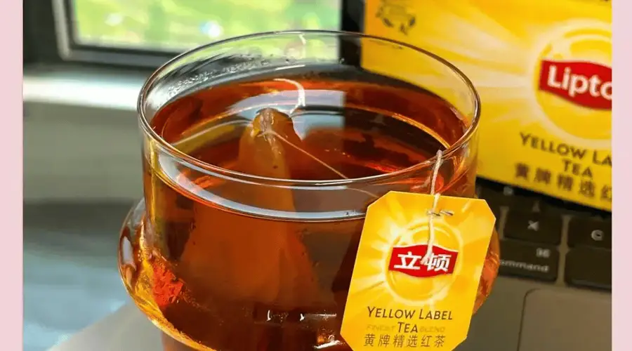 袋泡茶卖得好好的，非要跟东方树叶抢地盘，顶流明星肖战也救不了茶里一步步走向衰败