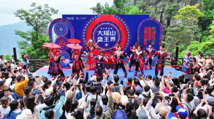 不用爬山也能览山海 懒人文旅经济撬动百亿新赛道