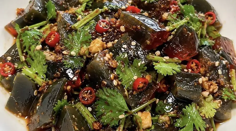 超好吃的炒松花蛋