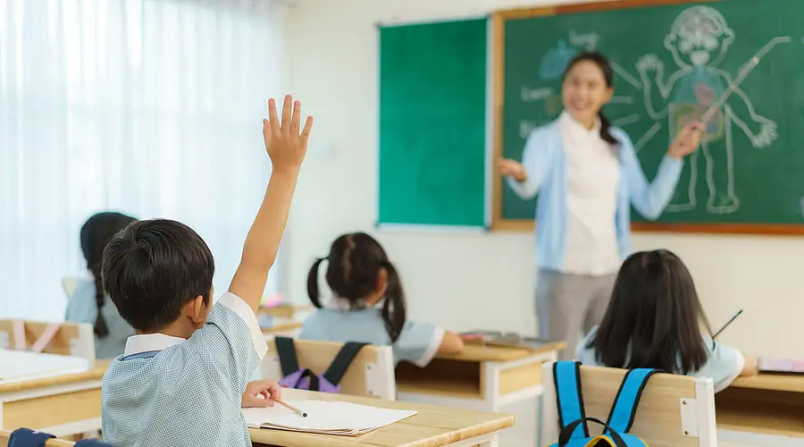 中小学老师困在“赛课”里,学生被遗忘在教室
