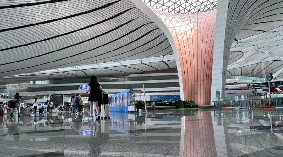 迪拜美女来中国旅游,第一次上厕所,惊讶大喊:我的马桶被偷了
