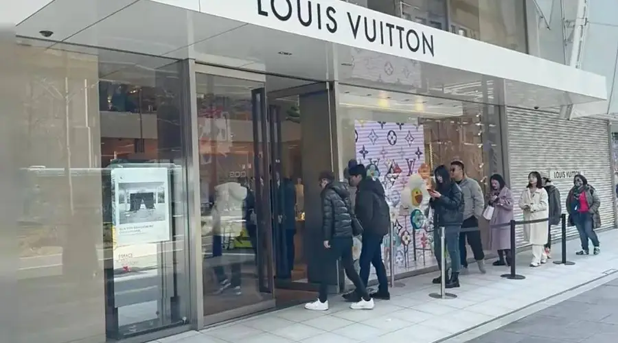 “背后空无一人”的LV,这次中国人彻底不买账了