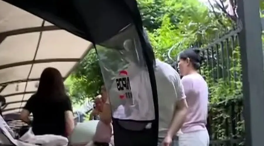 长沙一已婚男出轨邻栋女子,婆婆为了孙子儿媳上门硬刚第三者