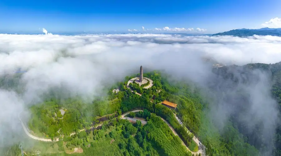 山西左权:文峰塔披云海,水墨画卷落人间