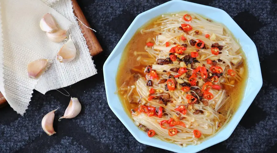 鸡汁蒜蓉金针菇:清鲜快手家常味