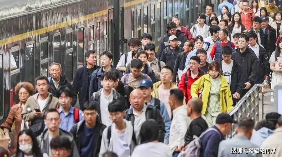 普铁出行引领轻量游热潮,把握文旅市场新风口