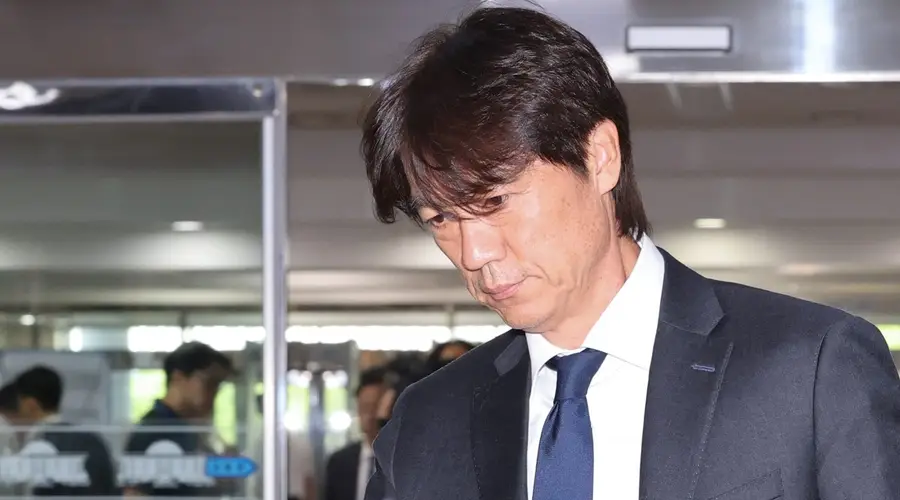 韩国前男足主帅洪明甫出席国会听证会 否认选帅程序涉腐