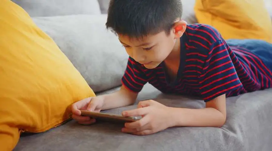 小学阶段约定孩子完成学习任务可玩游戏 初中阶段出现分心问题