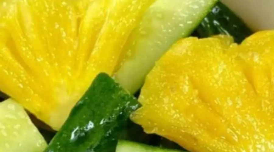 菠萝拌黄瓜酸甜脆爽 冷藏后风味更出众