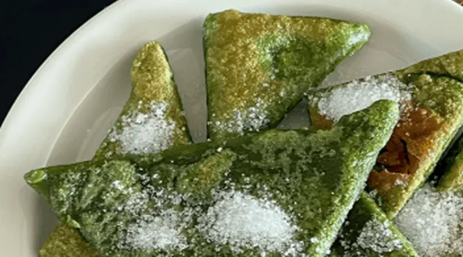 手工艾草麻糍煎制诀窍:小火慢煎,外脆内糯馅香甜