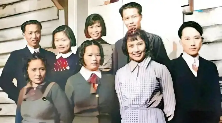 1939年莫斯科郊外，30岁贺子珍留影旧照曝光，同期同行的王美兰李六如夫妇引关注