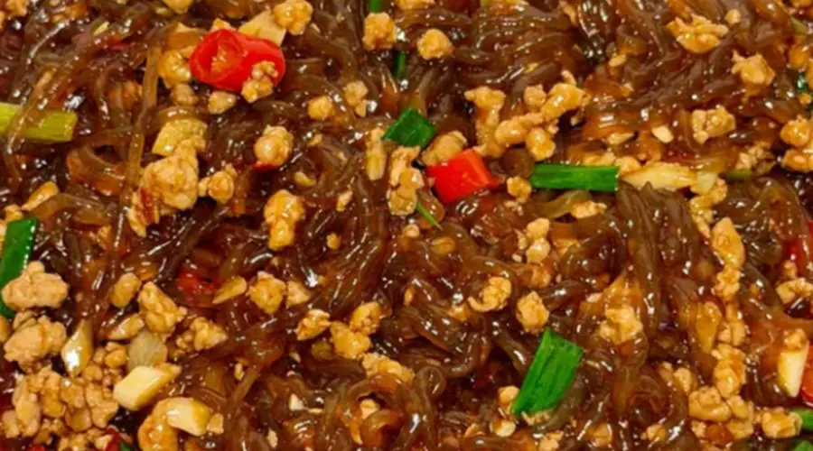 重庆经典家常粉条菜蚂蚁上树 红薯粉裹肉香滋味醇厚