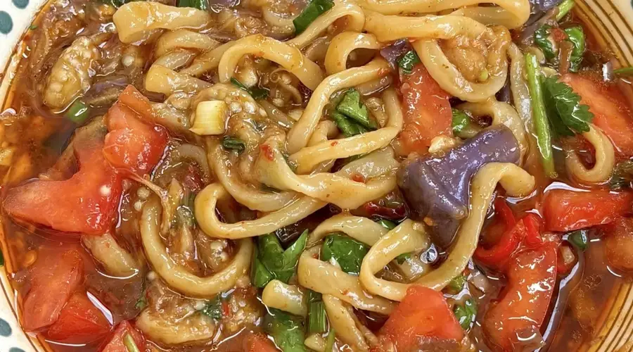 番茄茄子拌面家常做法出炉 料汁调配是美味关键