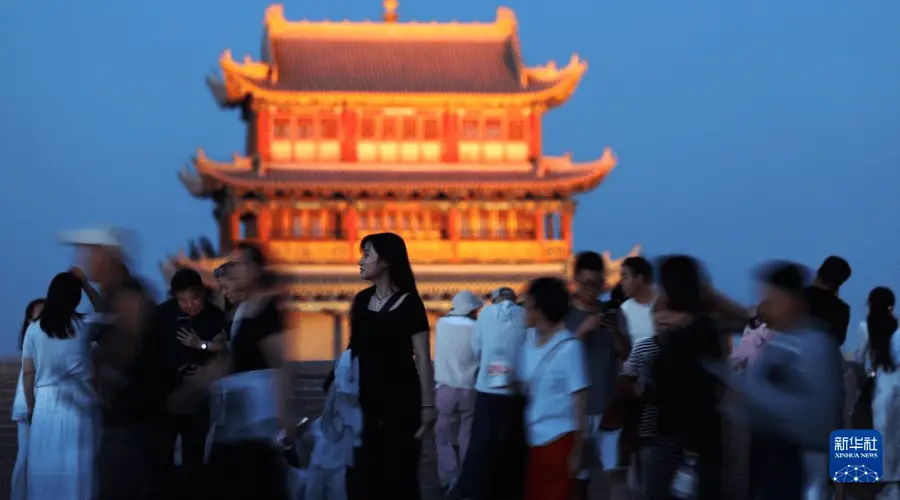 8月5日嘉峪关关城夜游上新！NPC互动实景灯光秀点亮夏日文旅夜