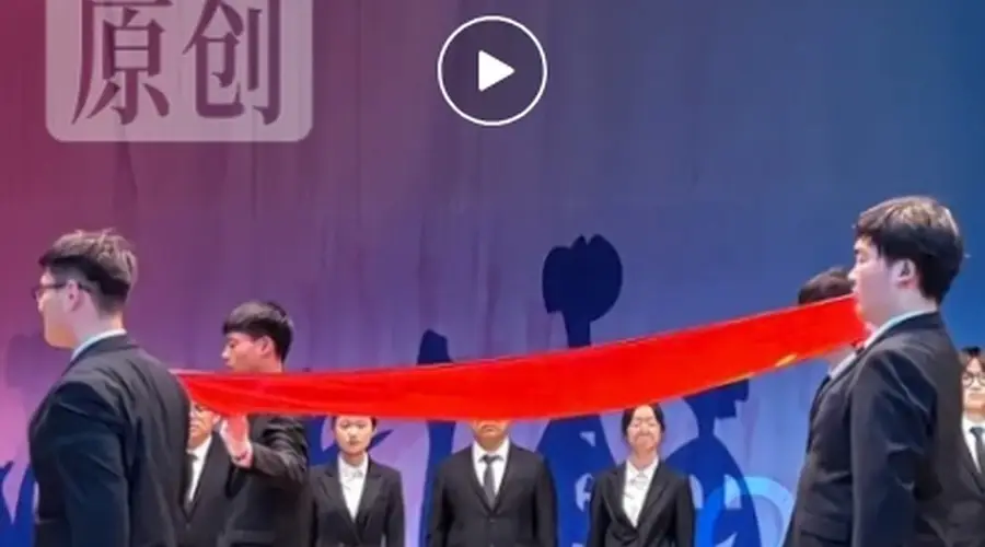 江苏一高校举办殡仪礼仪大赛引热议，院长：殡仪行业人才紧缺就业率很高，应届毕业生年薪普遍在8-10万元