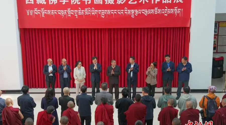西藏佛学院书画摄影艺术作品展在拉萨开幕