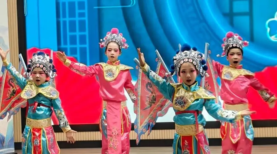 百余名少年登台献艺 邛崃市“川剧进校园”成果展演举行