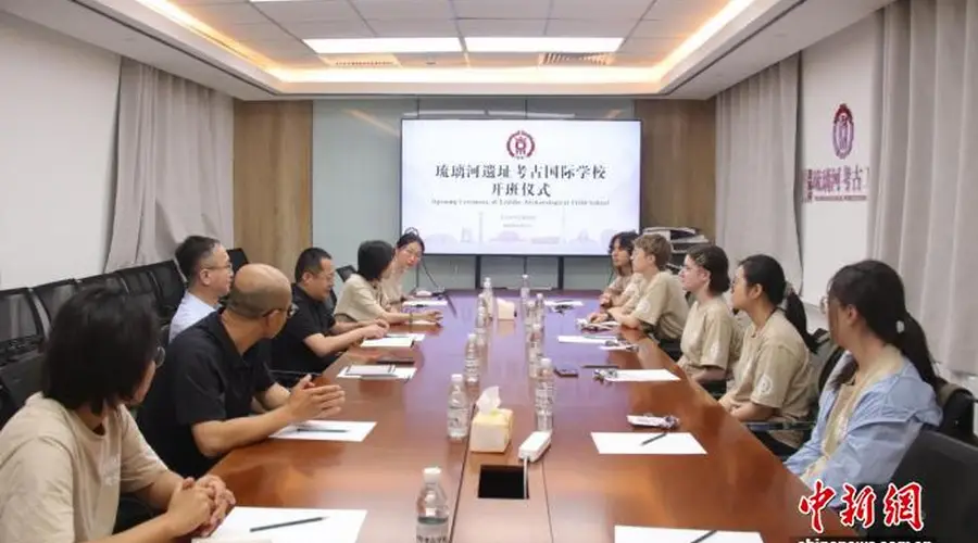 手铲释读三千年 国际学生在北京琉璃河遗址开展田野考古实习