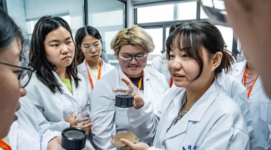 浙江杭州：青年学子走进良渚遗址与保护现场