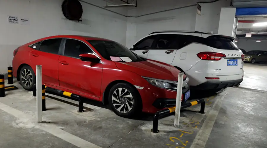 马上评｜副处长被指霸道停车，“八小时以外”也要管
