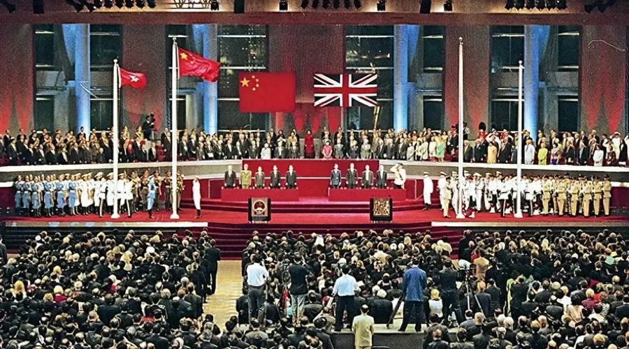 英国学者曾直言:有些英国人,真把香港曾经的辉煌当自己功劳了?