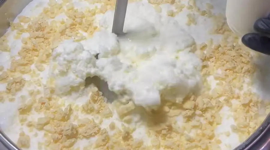 奶皮子冰牛奶成摆摊新“顶流”！记者探访发现5分钟卖出近10杯 专家提醒：注意适量和卫生