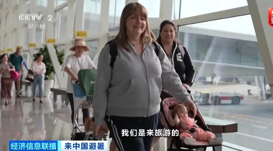 老外为何扎堆来中国“避暑”?