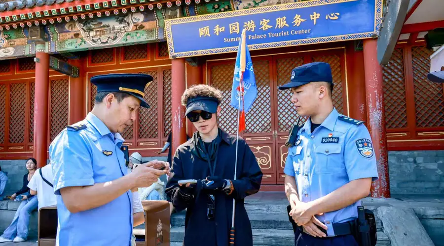 海淀警方“一园一策”护航暑期游:警力跟着人流走警务随着需求走