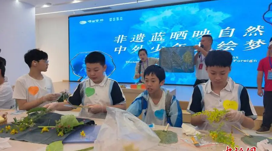 华裔青少年探秘湖北恩施非遗