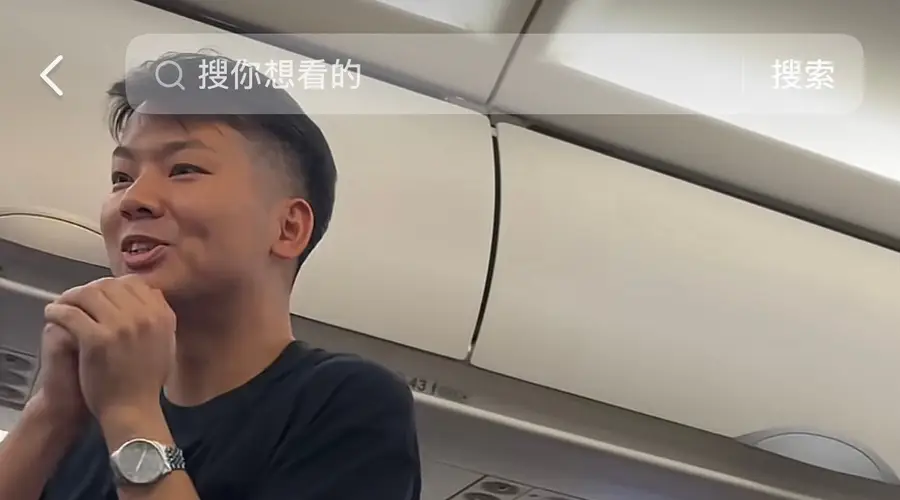 湖北宝爸深夜航班分发耳塞获赞 提前一周准备显担当