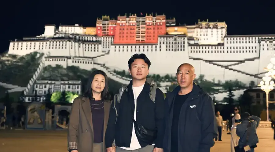 广州司机带父母出租车7天3000公里抵拉萨 司机最新回应