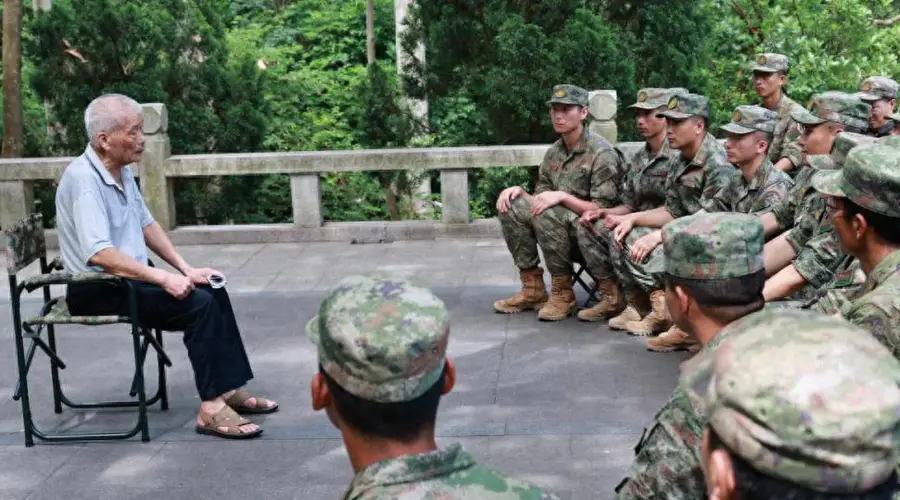 跟着镜头，和官兵共赴沉浸式红色教育