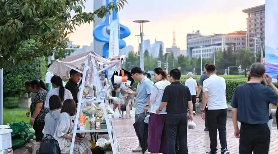 济南夏日新玩法 泉水泡茶配民谣 供销市集夜间开市