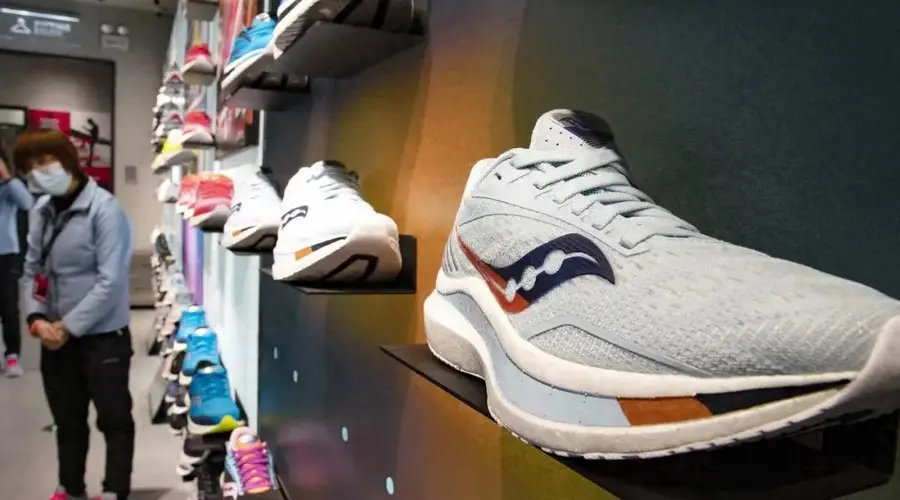 特步29岁千金掌舵百年品牌索康尼,多举措加速破圈