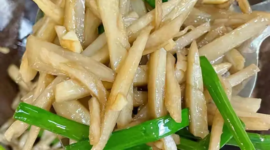当季莲藕吃法多 清炒炒肉炖汤均美味